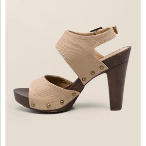 Francesca's Snake and Wood Platforms